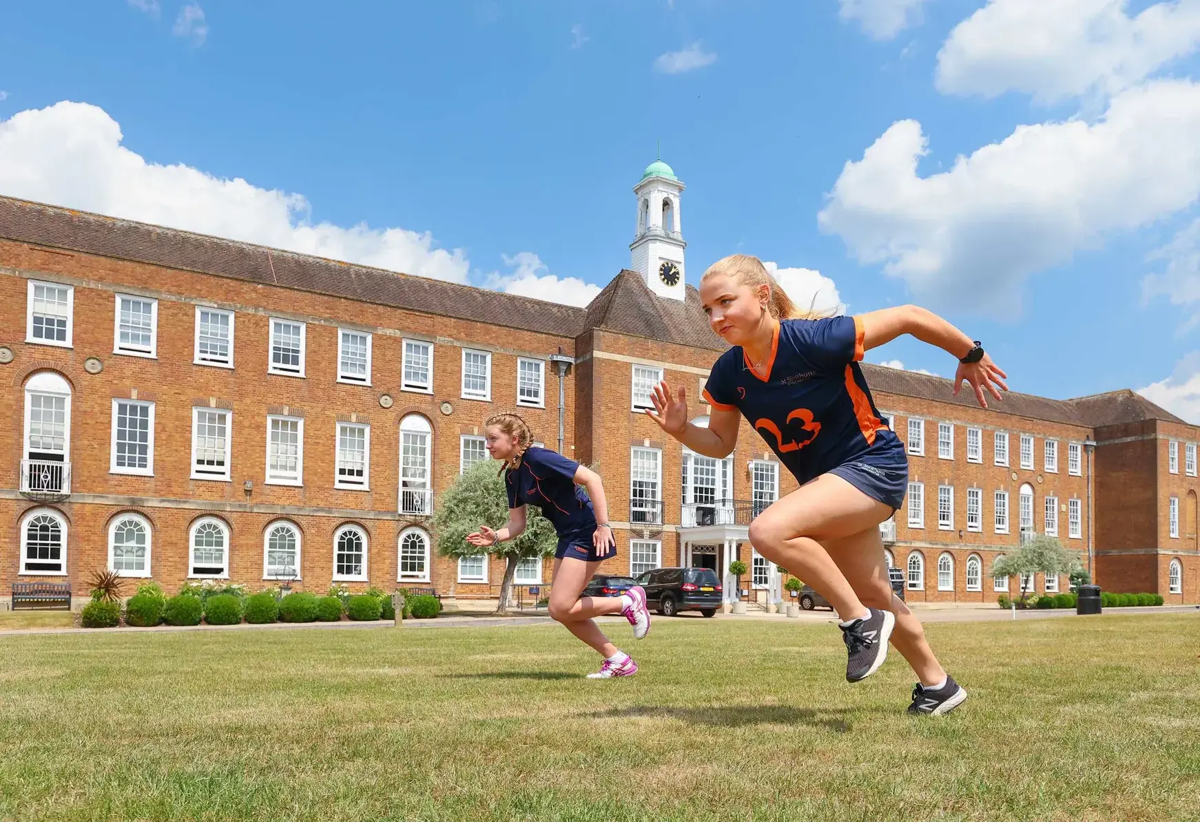 Two runners beginning a sprint